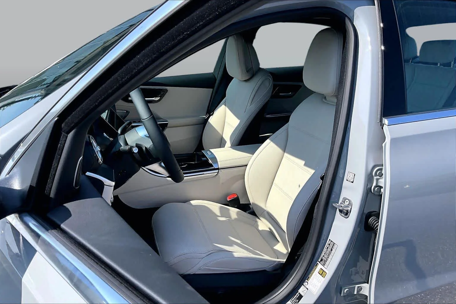 New 2026 MANUFAKTUR Alpine Grey Mercedes-Benz C 300 image 14