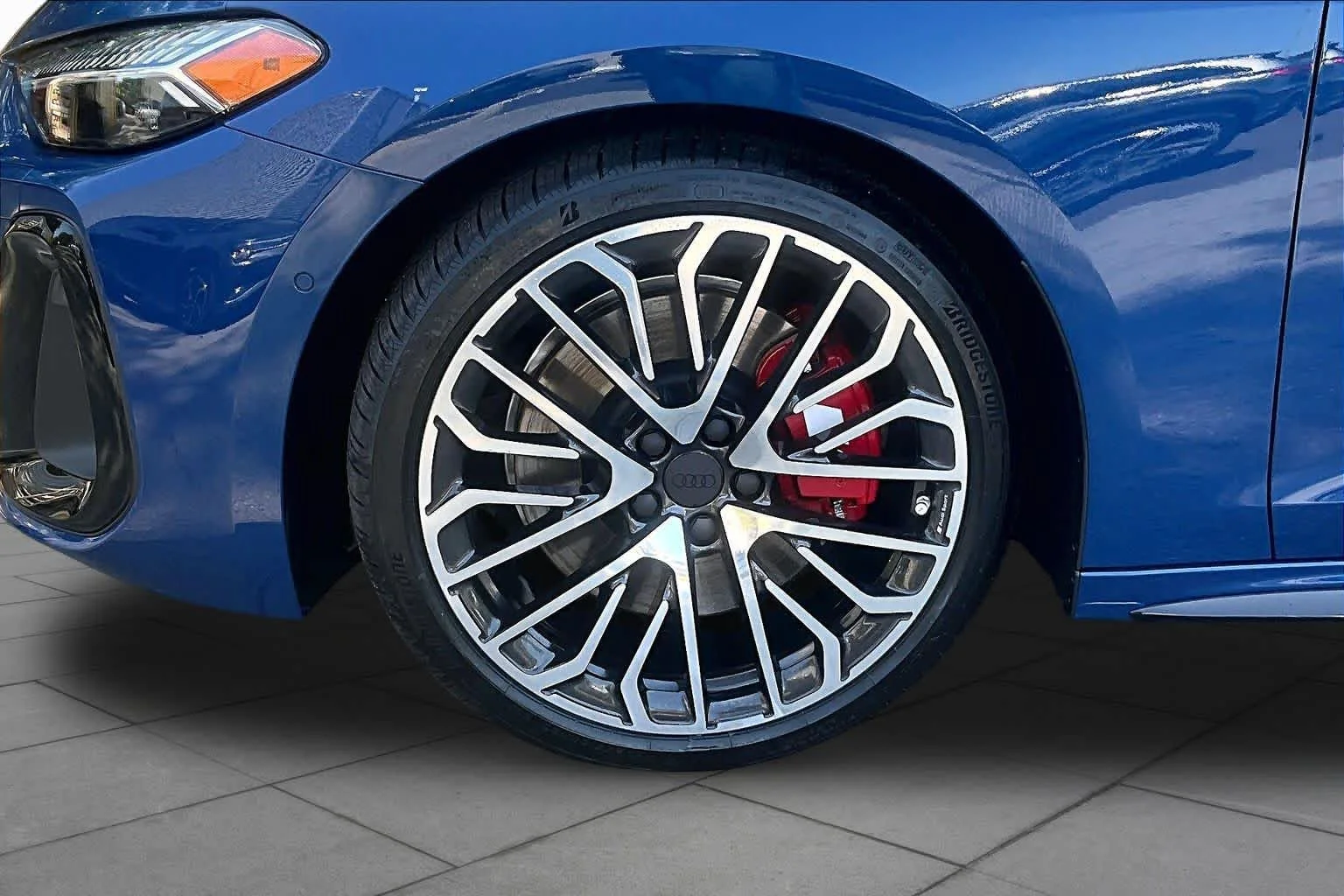 New 2026 Ascari Blue met Audi Premium Plus image 11