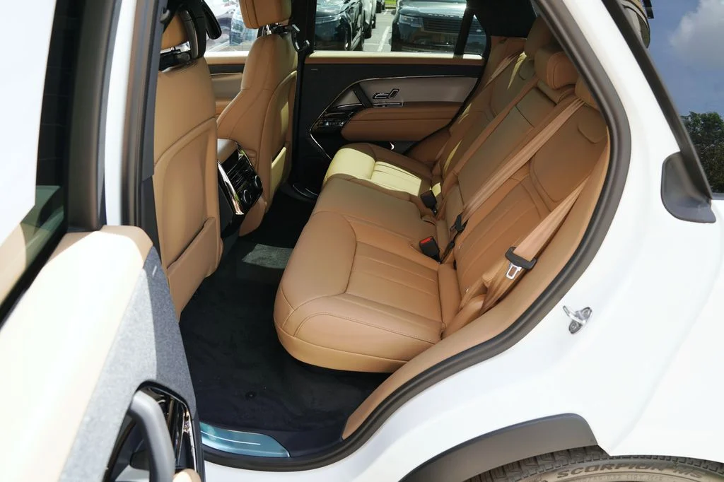 Used 2026 White Land Rover SE image 31