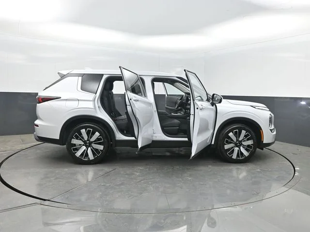 New 2026 White Mitsubishi SE image 37
