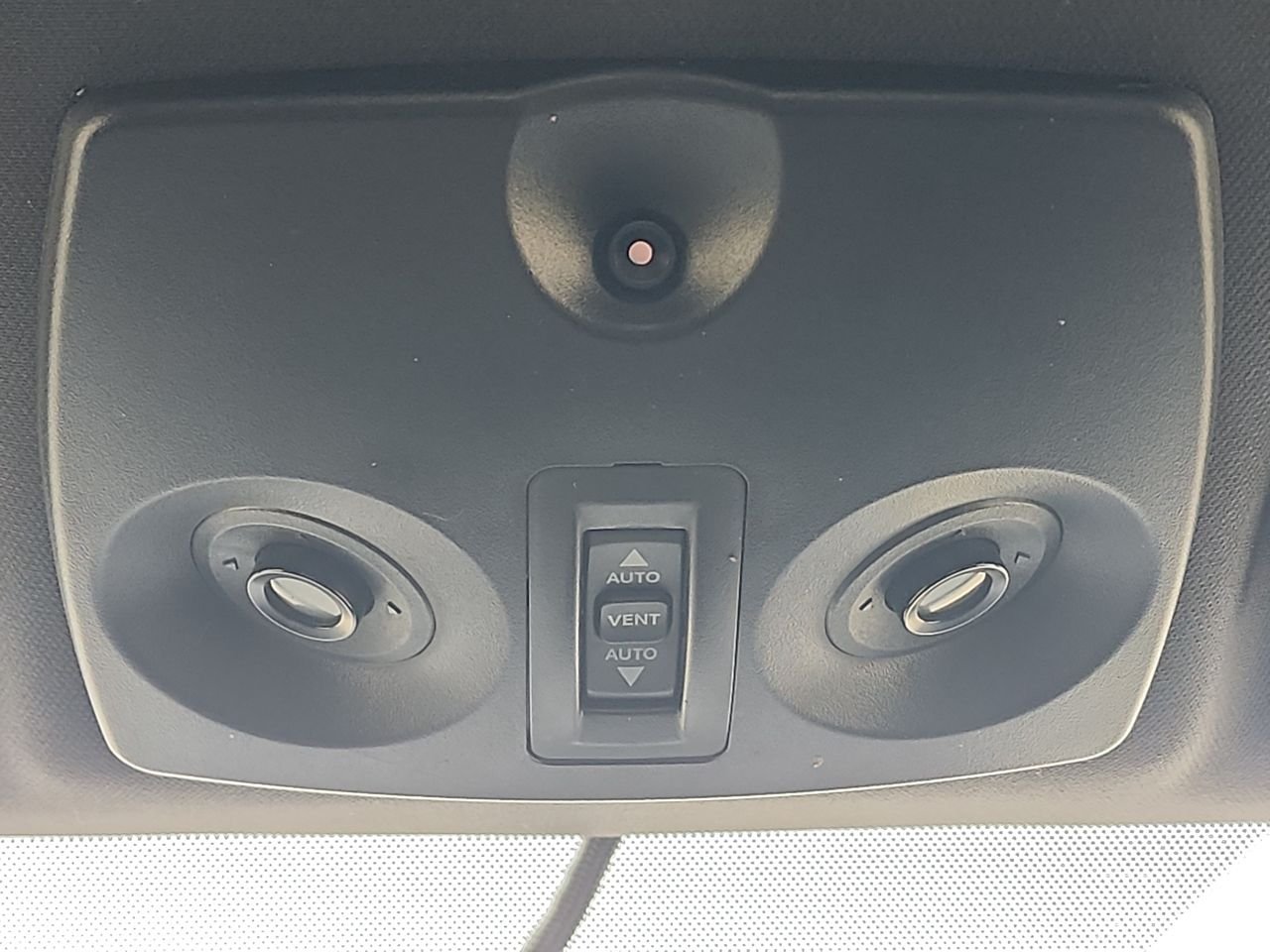 Used 2012  Chrysler Limited image 26