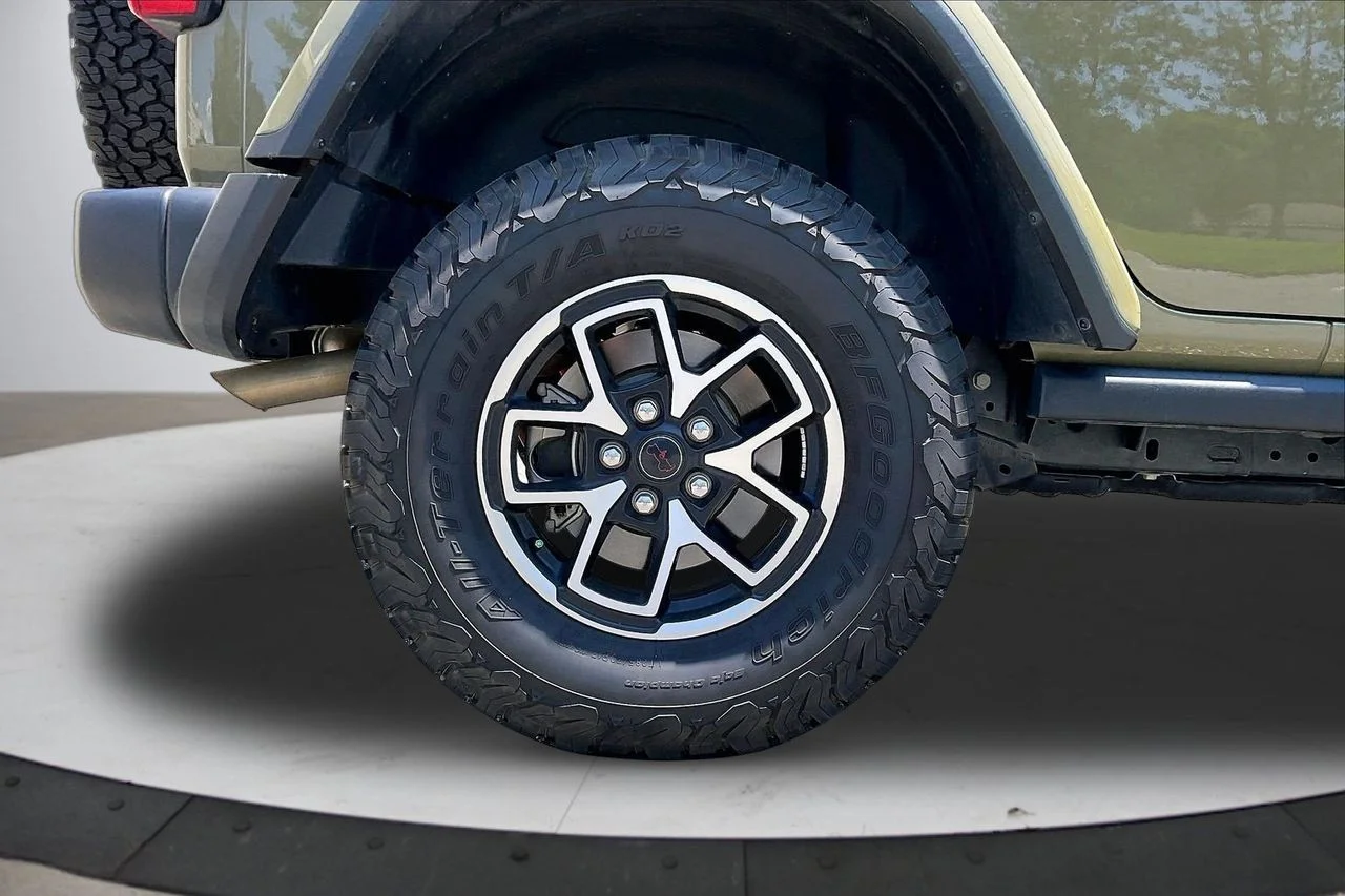 Certified Used 2025  Jeep Rubicon image 36