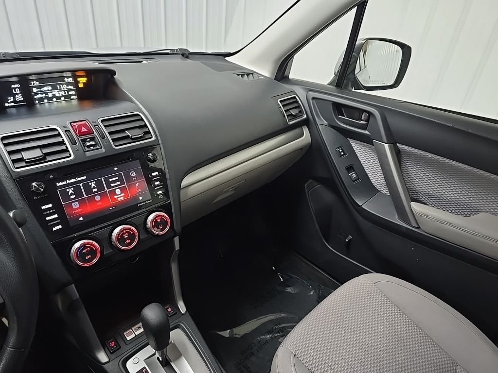 Used 2017 Silver Subaru 2.5i Premium image 28
