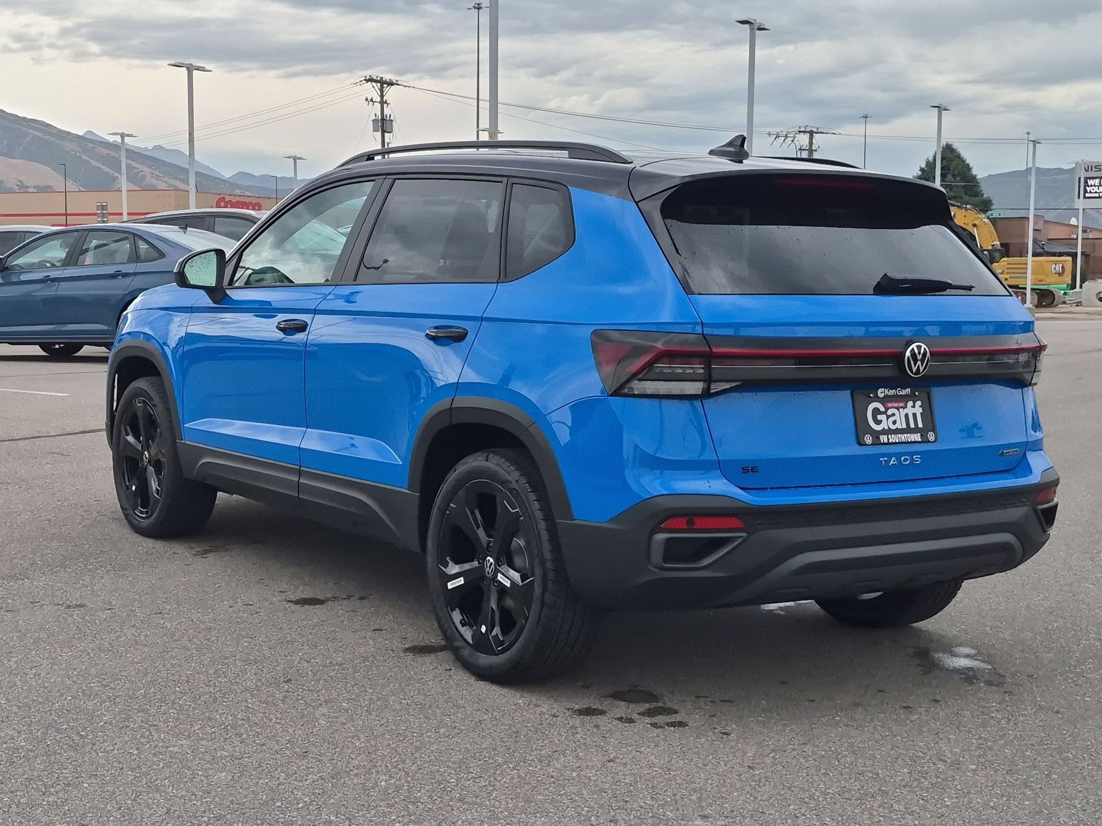 New 2026 Cornflower Blue w/Deep Black Roof Volkswagen SE Black image 5