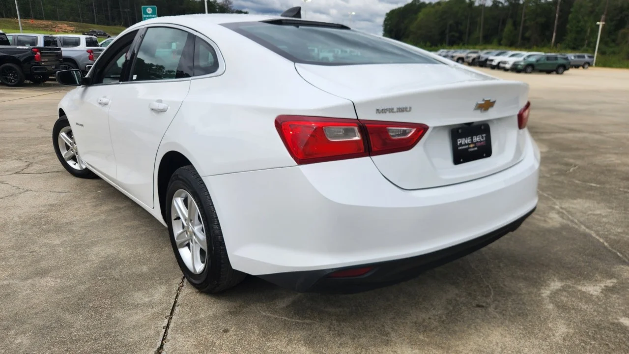 Used 2023 SUMMIT WHITE Chevrolet LS image 5