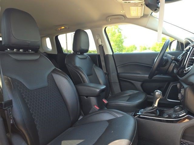 Certified Used 2019 Granite Crystal Metallic Clearcoat Jeep Altitude image 12