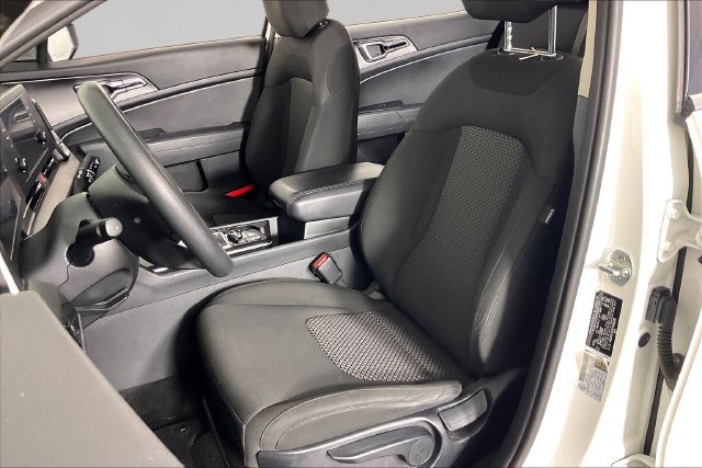 Used 2023 White Kia LX image 19