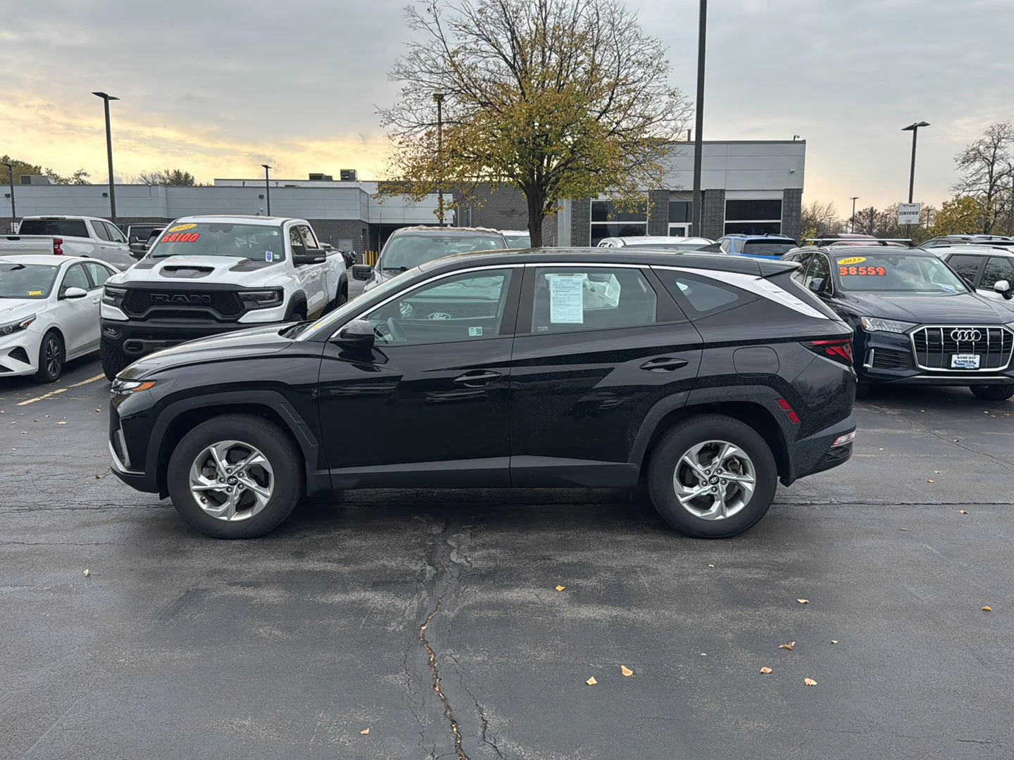 Used 2024 Black Pearl Hyundai SE image 6