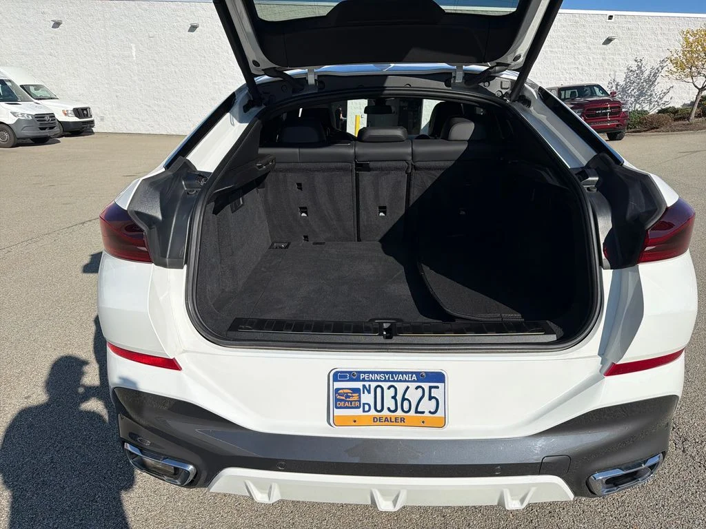 Used 2021 White BMW xDrive40i image 26