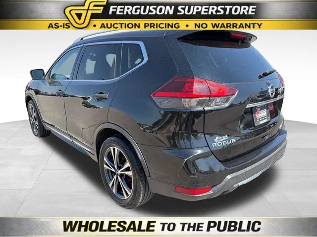 Used 2018 Black Nissan SL image 5