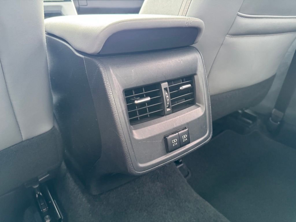 Used 2019 Beige Toyota XLE image 18