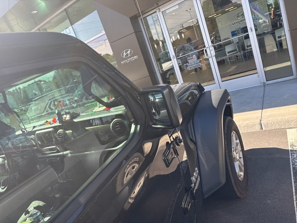 Used 2018 Black Jeep Sport S image 18