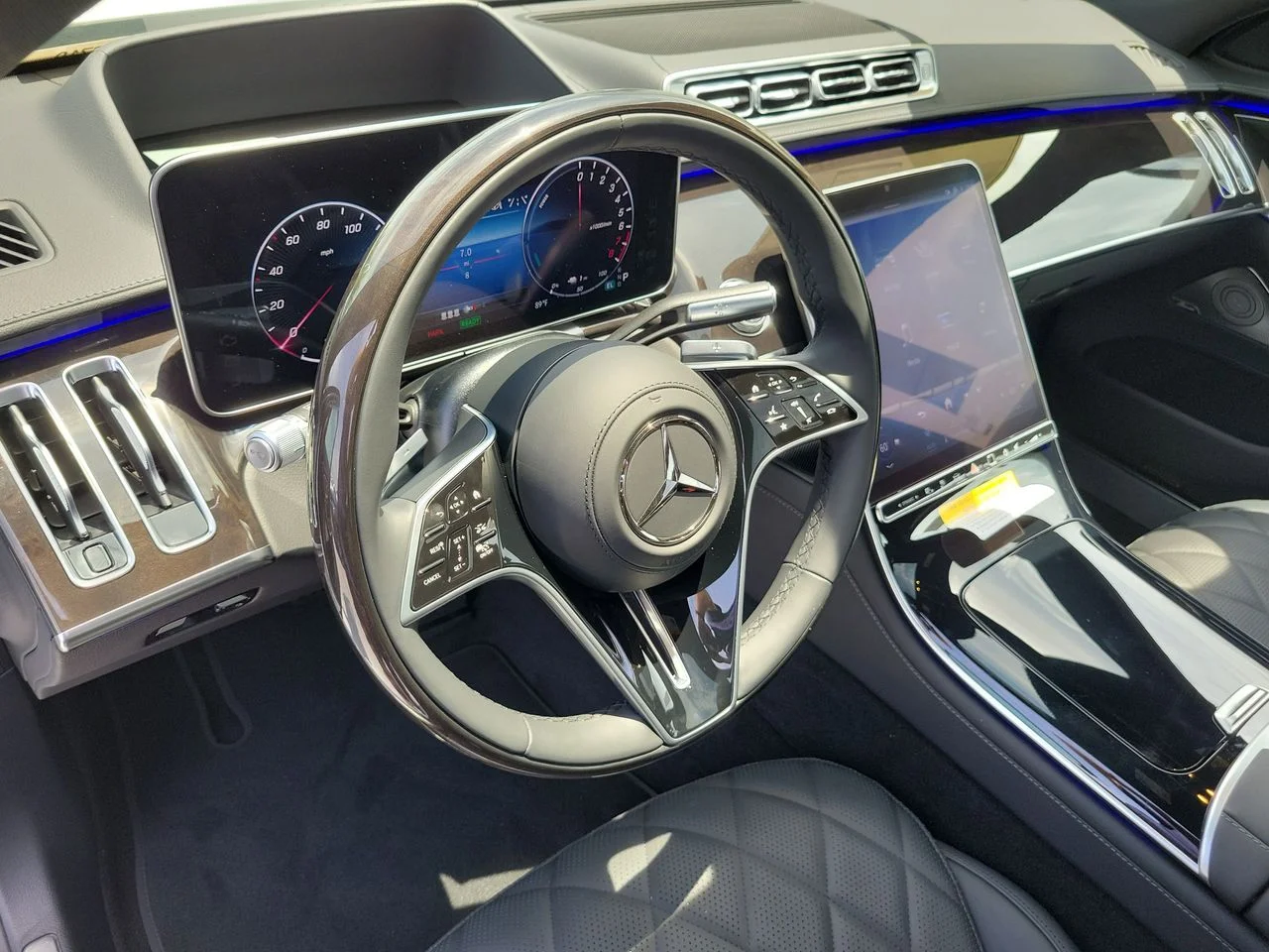 New 2026 MANUFAKTUR Moonlight White Metallic Mercedes-Benz S 580 image 26