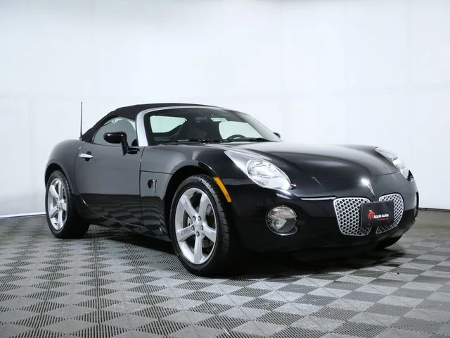 Used 2006 Black Pontiac Base image 1