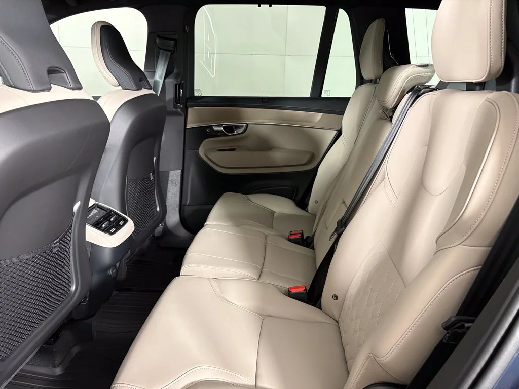 New 2027 Blue Volvo B6 Plus 7-Seater image 39