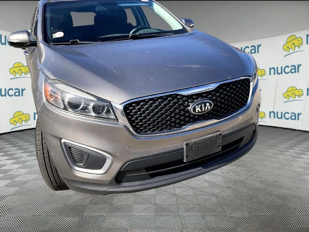 Used 2017 Silver Kia LX image 5