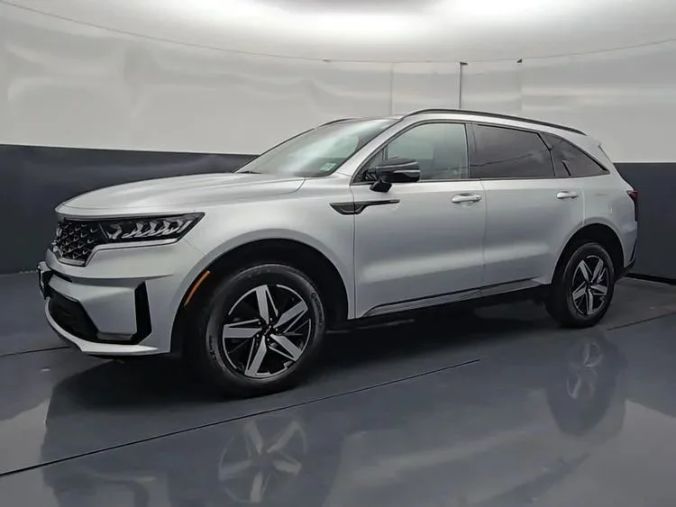 Used 2022  Kia S Sport Utility 4D image 3