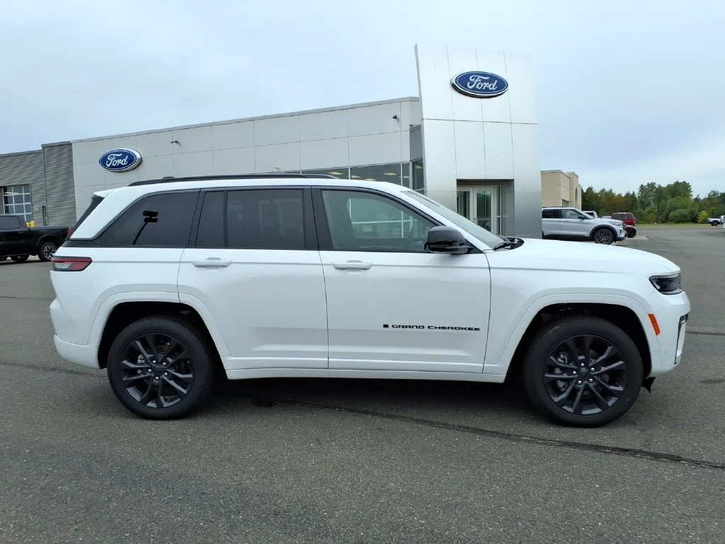 New 2026 White Jeep Limited Reserve image 8