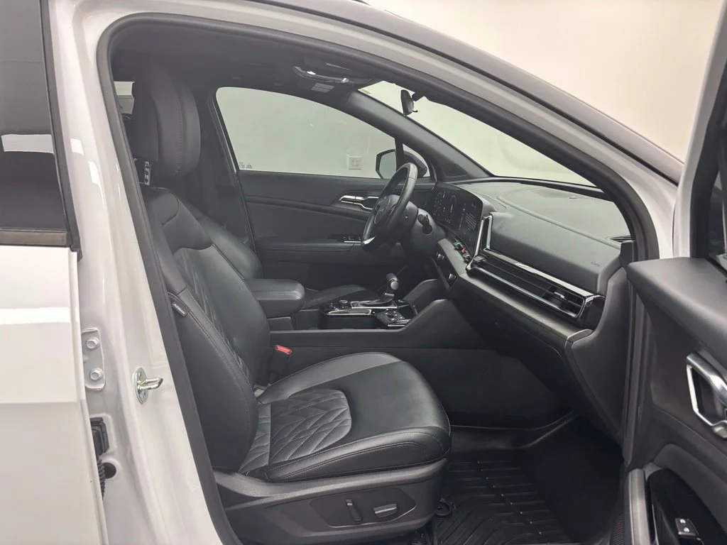 Used 2023 White Kia X-Pro Prestige image 35