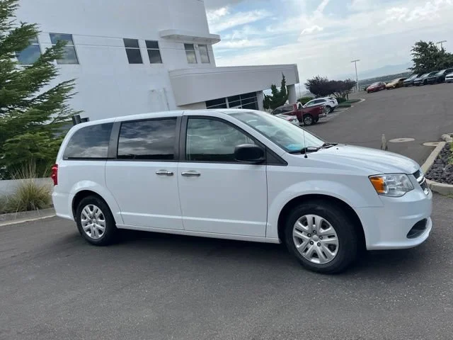 Used 2019 White Knuckle Clearcoat Dodge SE image 5