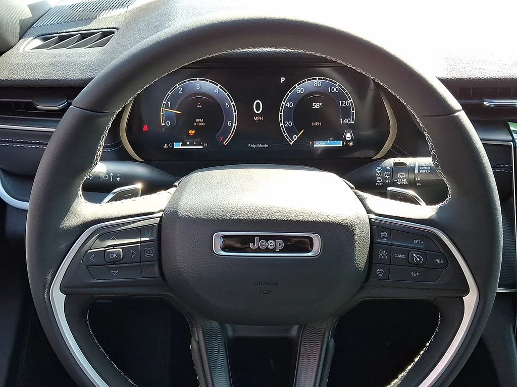 New 2025 Silver Zynith Exterior Paint Jeep  image 13
