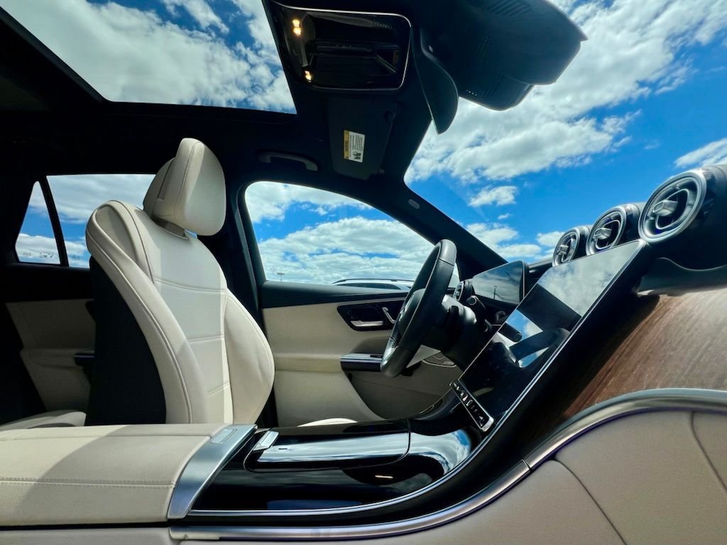 Certified Used 2023  Mercedes-Benz GLC 300 image 11