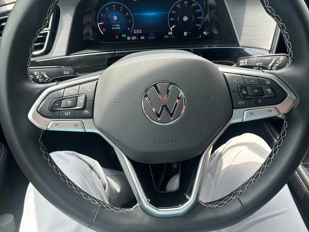Used 2024 Pure White Volkswagen 2.0T SE w/Technology image 9