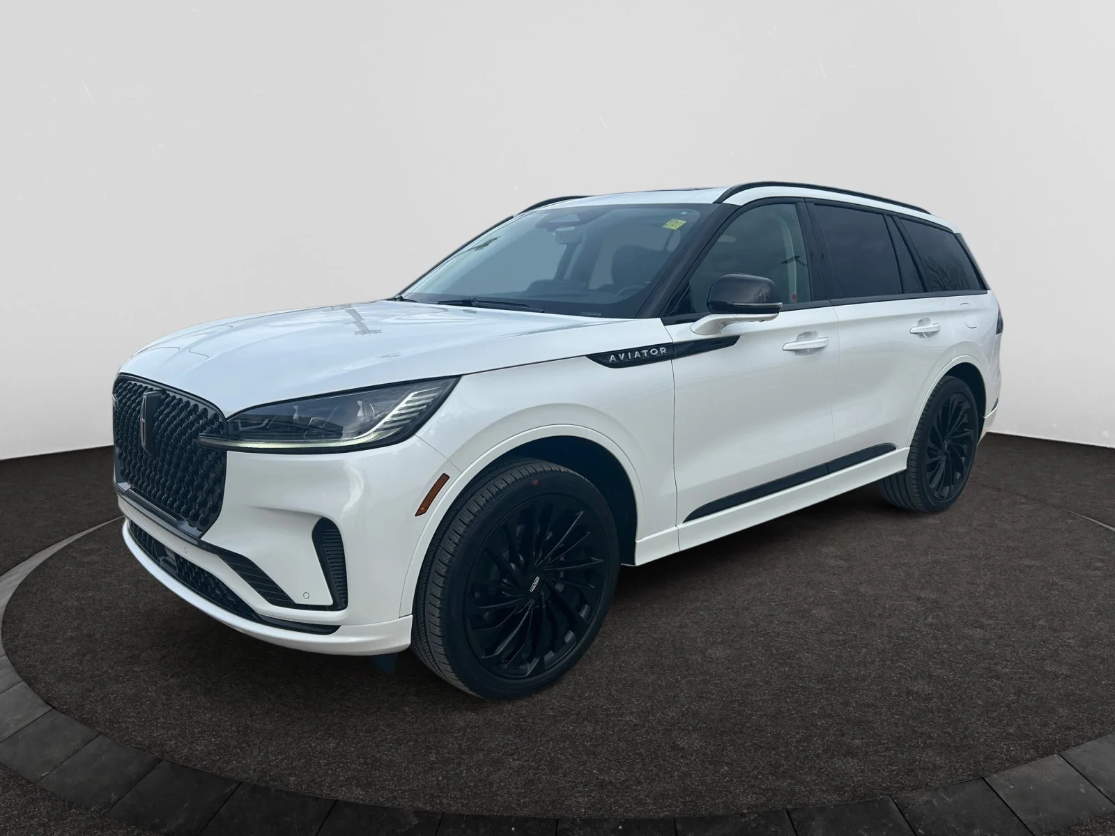 New 2026 Pristine White Metallic Tri-Coat Lincoln Reserve image 1