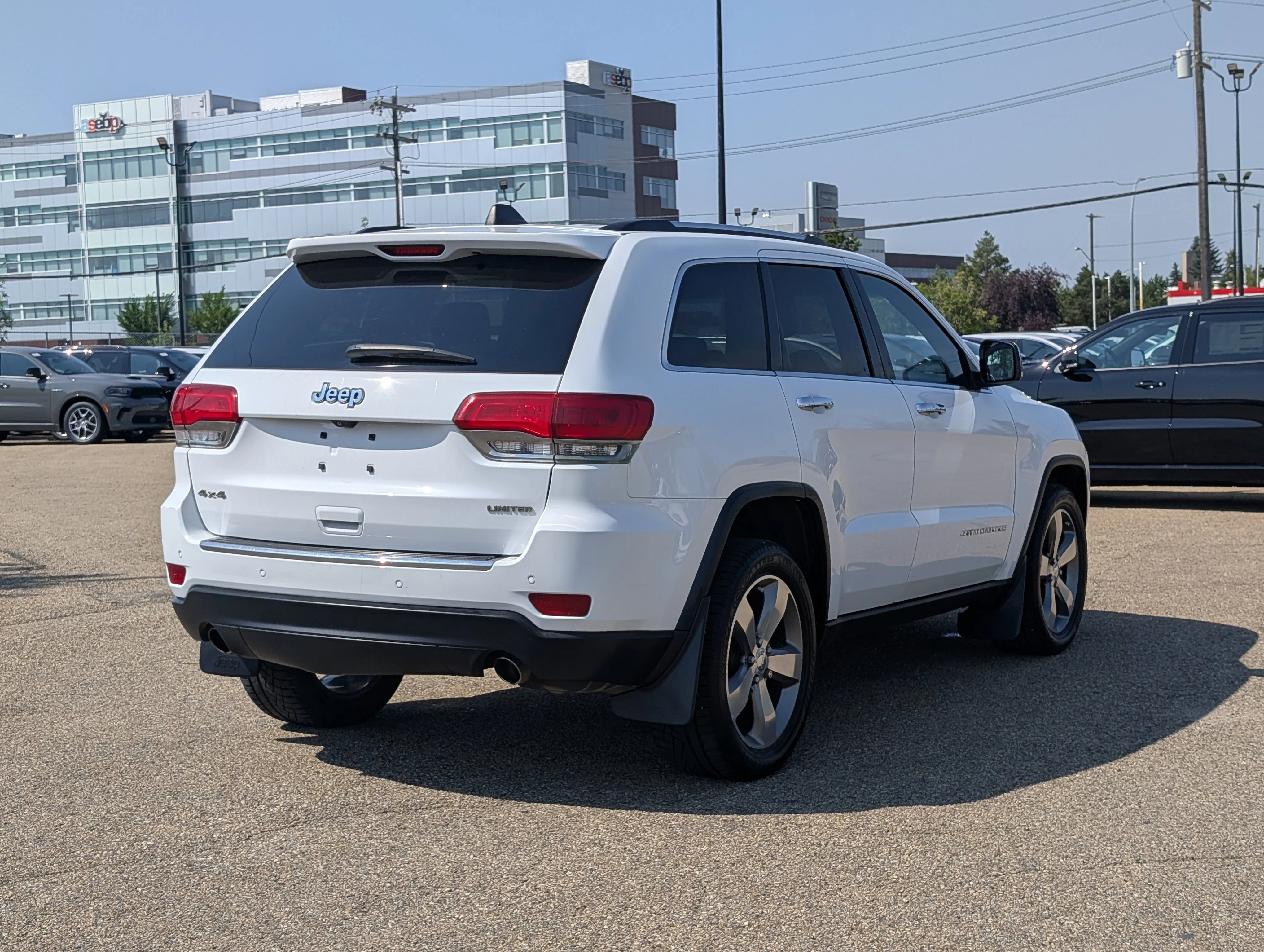 Used 2014 Bright White Clearcoat Jeep Limited image 7