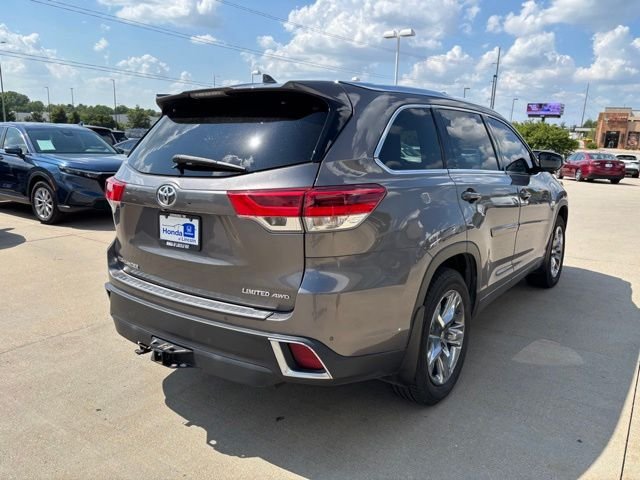 Used 2018 Predawn Gray Mica Toyota Limited Platinum image 5