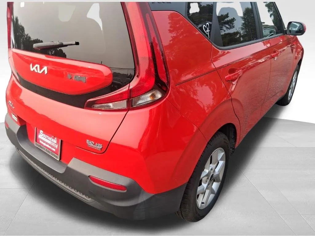 Used 2022 Red Kia LX image 13