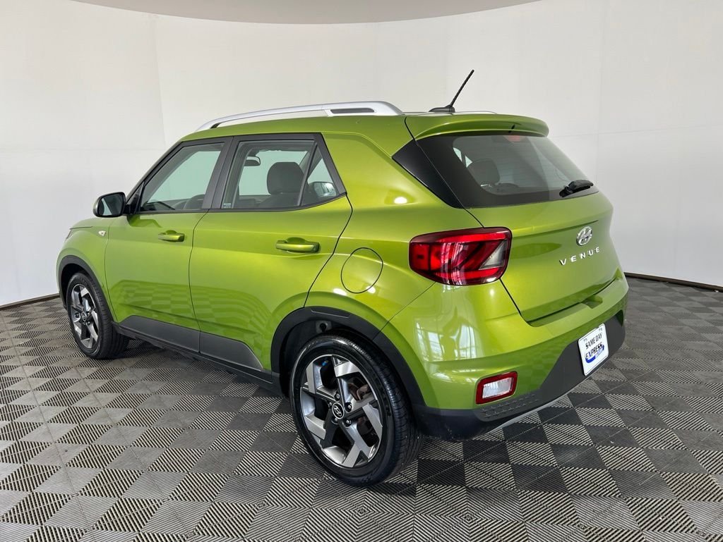 Used 2023 Green Hyundai SEL image 24