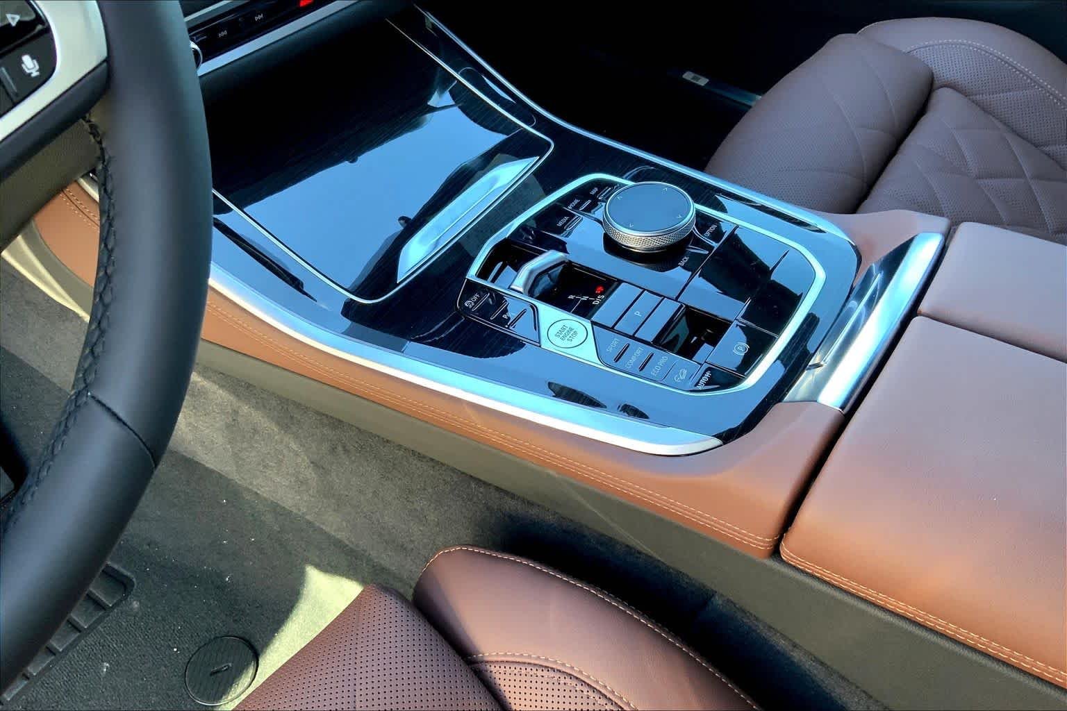 New 2026 Alpine White BMW xDrive40i image 7