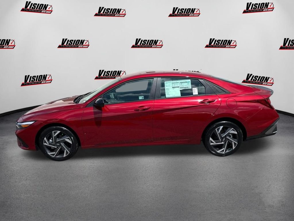 Used 2025 Red Hyundai SEL Sport image 8