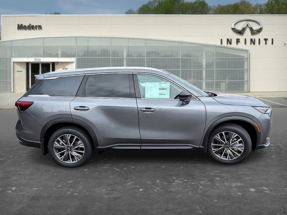New 2027 GRAPHITE SHADOW INFINITI LUXE image 4