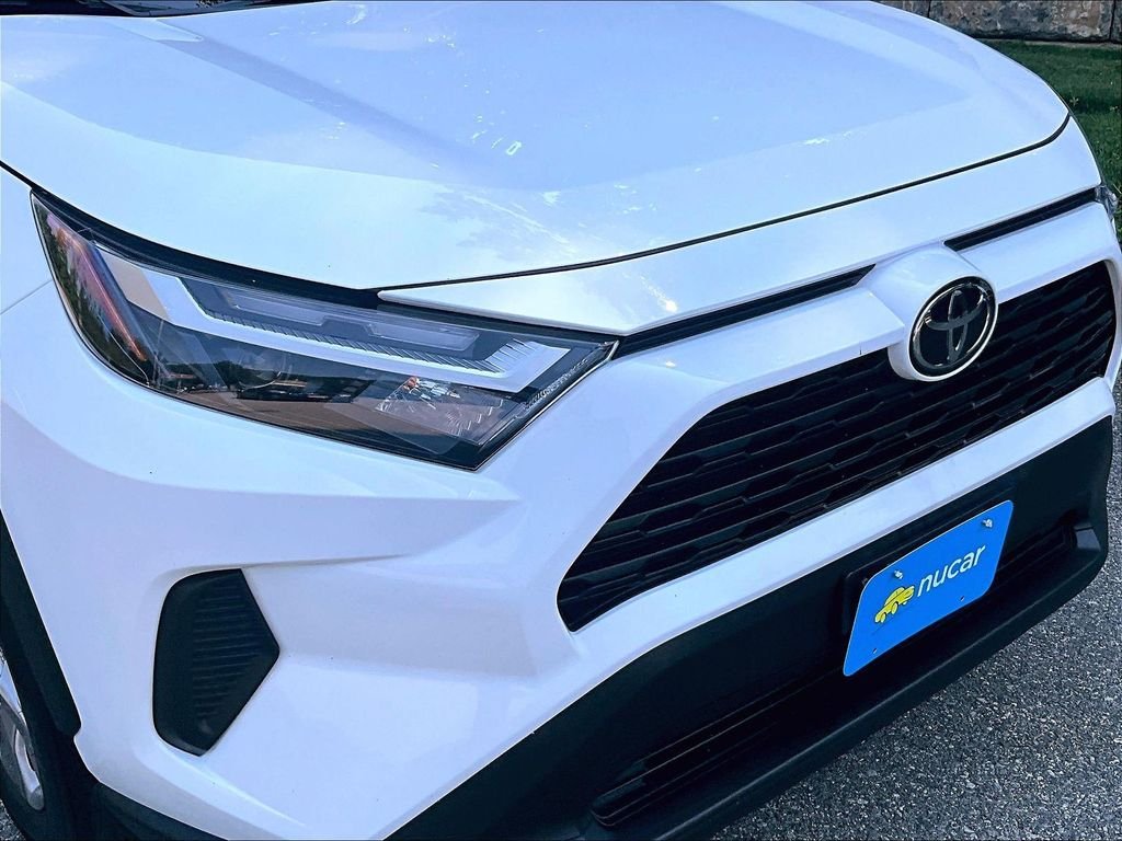 Used 2025 White Toyota XLE image 32