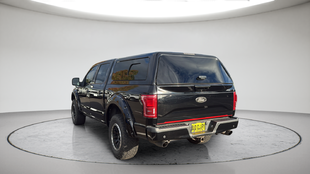 Used 2017 Shadow Black Ford Lariat image 9