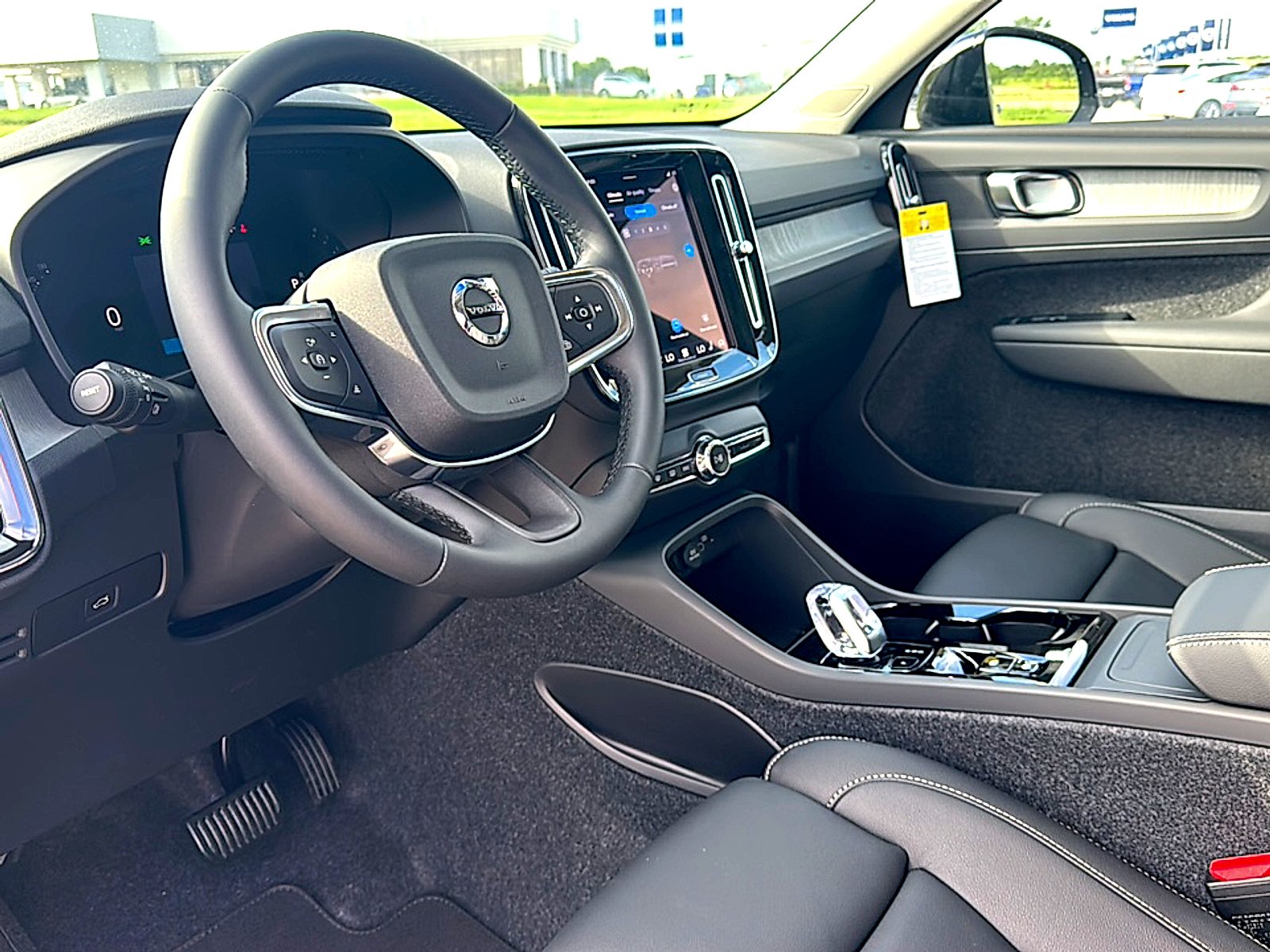 2026 Volvo XC40 Plus - Photo 9