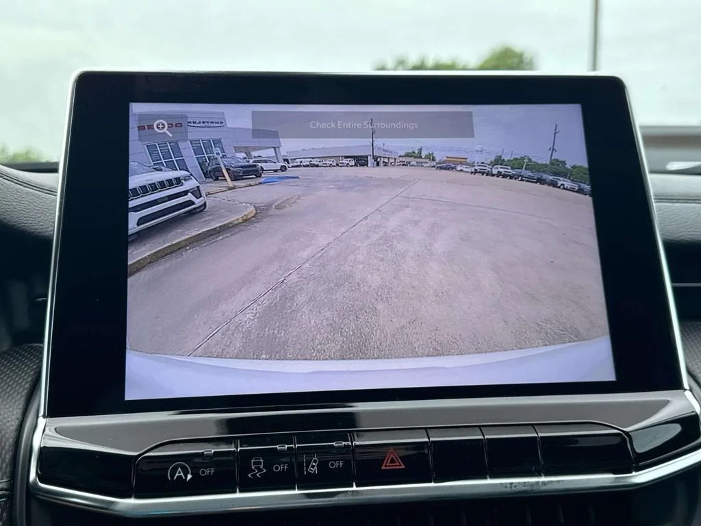 New 2026 White Jeep Latitude image 48