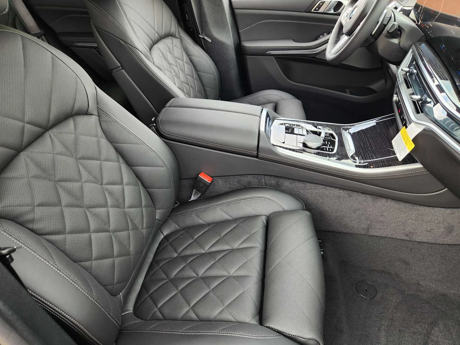 New 2026 Carbon Black Metallic BMW xDrive40i image 5