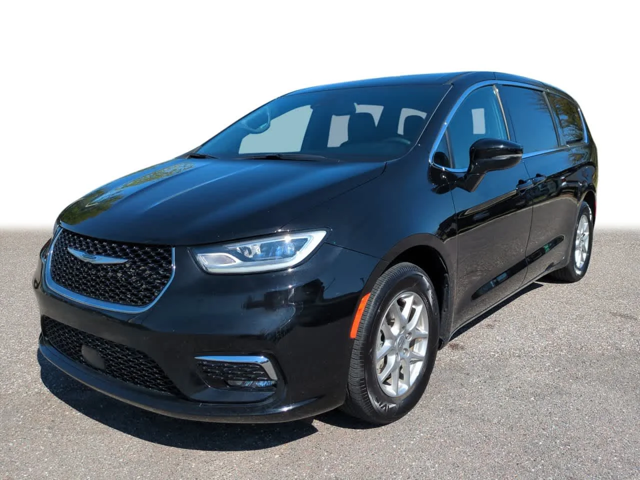 2025 Chrysler Pacifica Select's photo