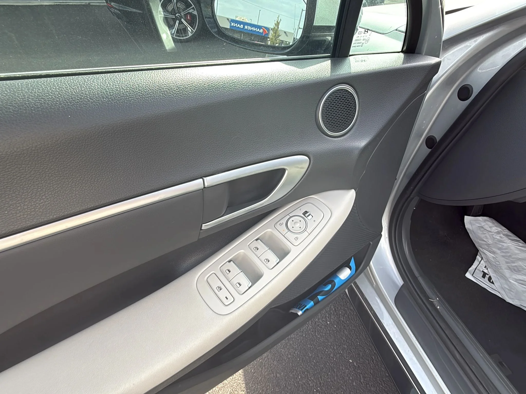 Used 2025 Aero Silver Hyundai SEL image 8