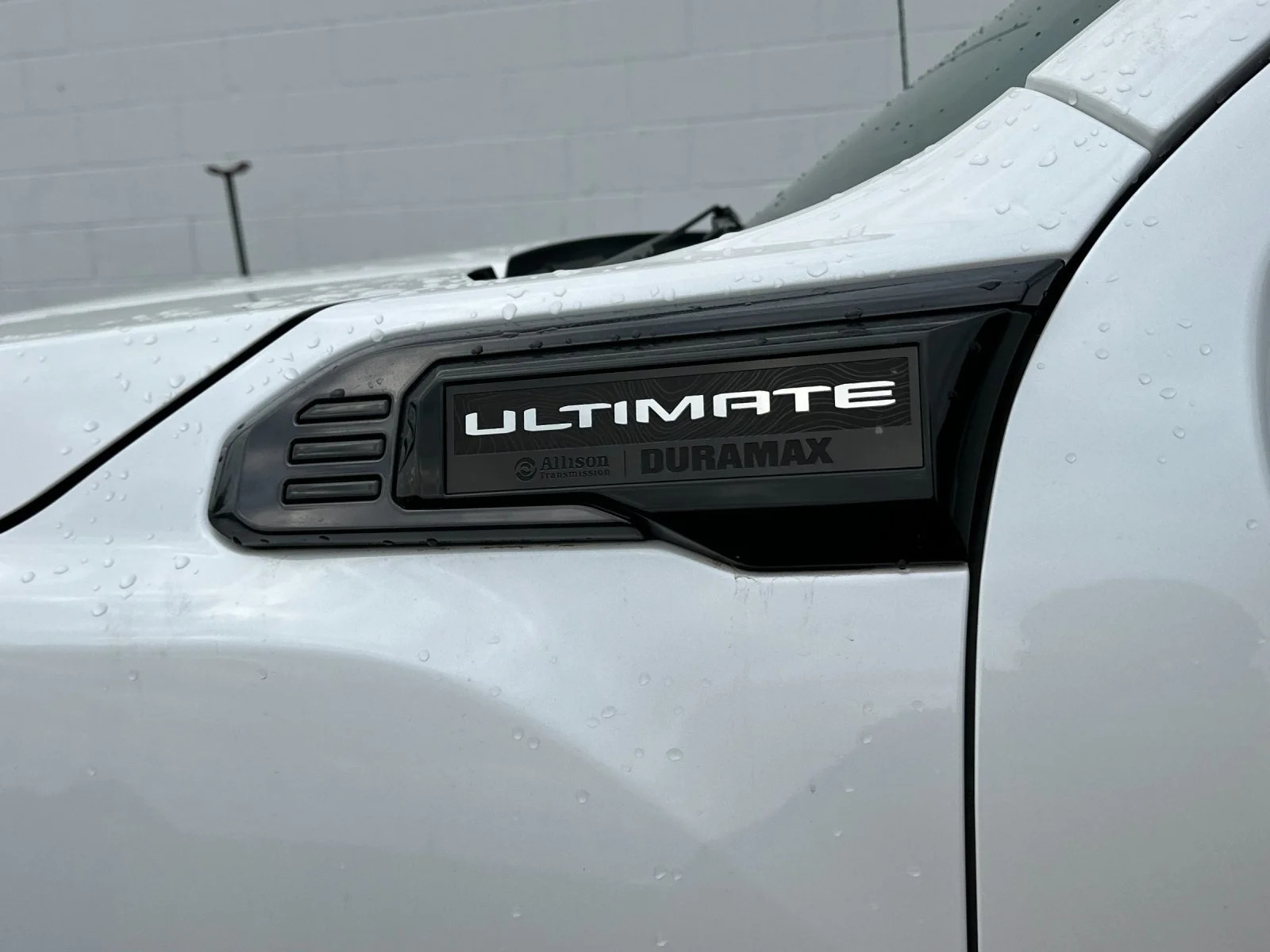 Used 2024 White Frost Tricoat GMC Denali Ultimate image 3