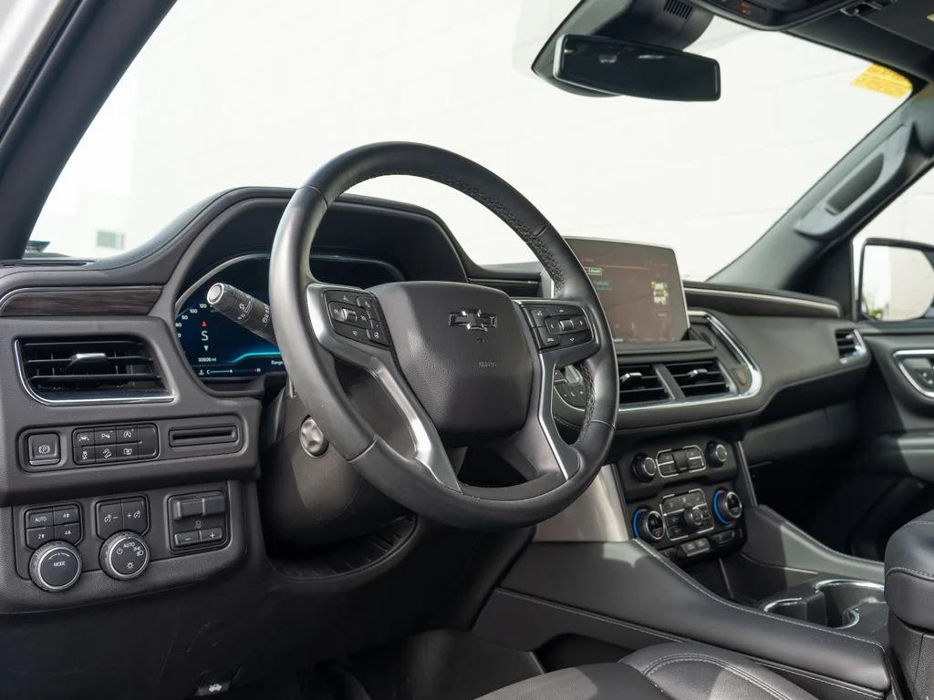 Used 2023 White Chevrolet Z71 image 4