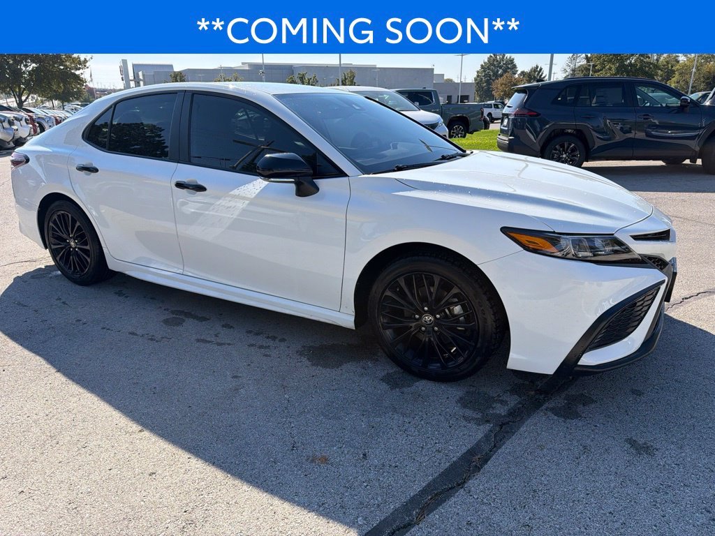 Used 2022 White Toyota SE Nightshade image 4