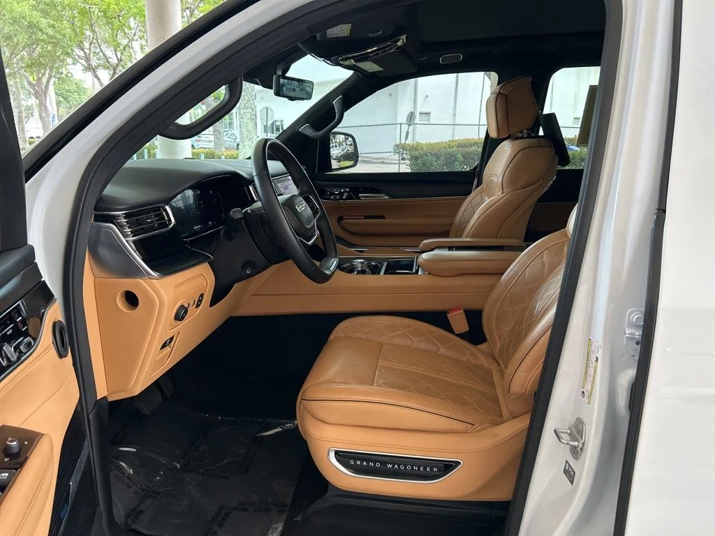 Used 2025 White/off-white Jeep Series III image 5