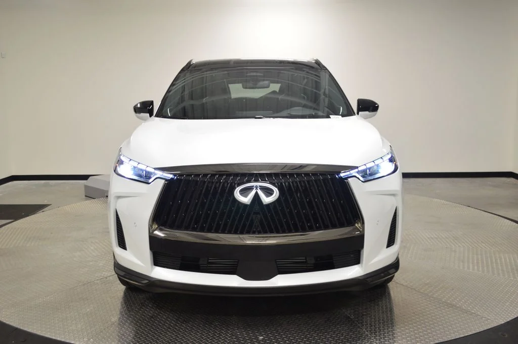 Certified Used 2026 White / Black INFINITI Autograph image 10