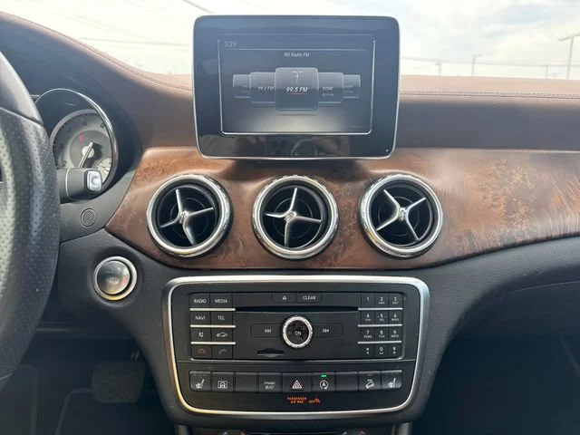 Used 2017 Cirrus White Mercedes-Benz GLA 250 image 20