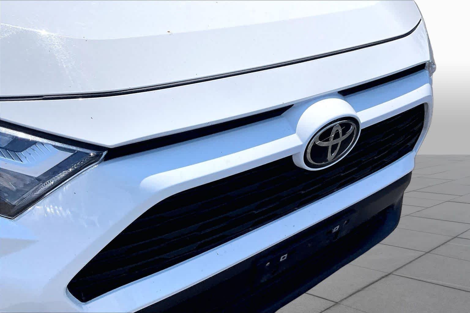 Used 2025 Ice Cap Toyota XLE image 27