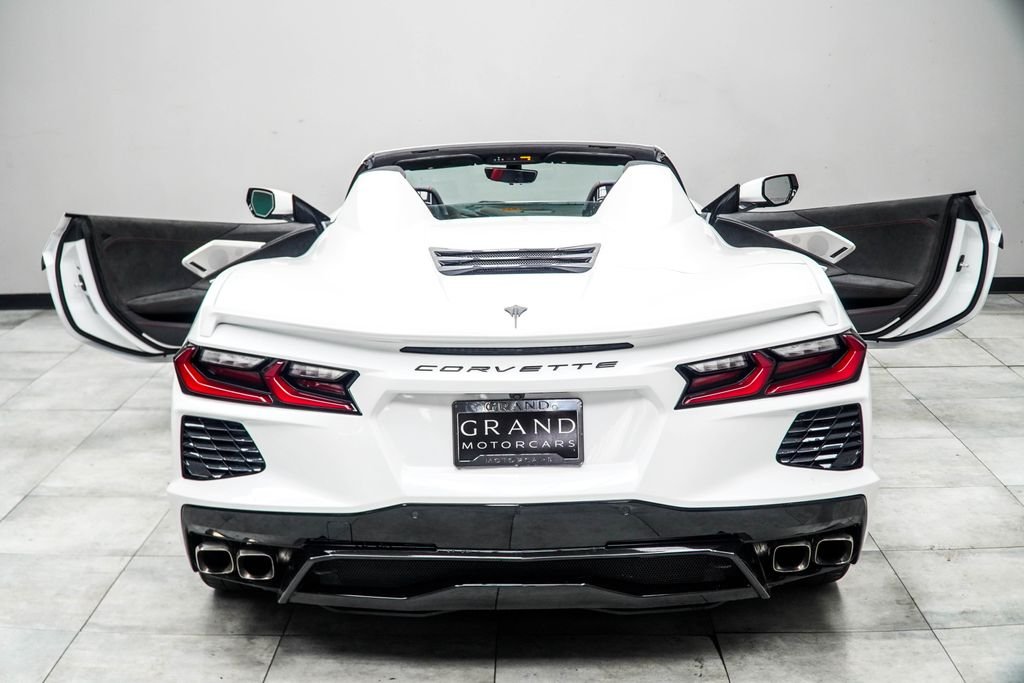 Used 2023 White Chevrolet Stingray image 21
